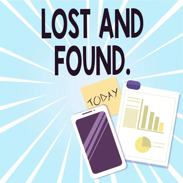 Tekst: Lost and Found. Forretningskonsept for et sted hvor tapte gjenstander oppbevares inntil de gjenvant Layout Smartphone Off Sticky Notes Clipboard med Pie Chart og Bar Graph . – stockfoto