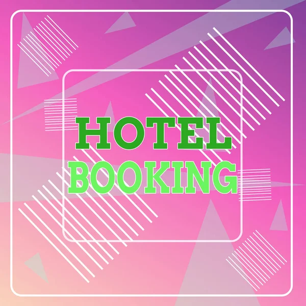 Word γράφοντας κείμενο κράτηση ξενοδοχείου. Επιχειρηματική έννοια για online κρατήσεις προεδρική σουίτα de Luxe φιλοξενία γεωμετρικό φόντο παστέλ ροζ 12 παύλα τετράγωνα ημιδιαφανή τρίγωνα. — Φωτογραφία Αρχείου