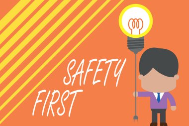 Word yazma metin Güvenlik İlk. İş konsepti için kullanılan en önemli şey fikir bağlamak için fiş soket ampul tutan güvenli Daimi adam kravat olmaktır söylemek için kullanılır. Başlangıç.