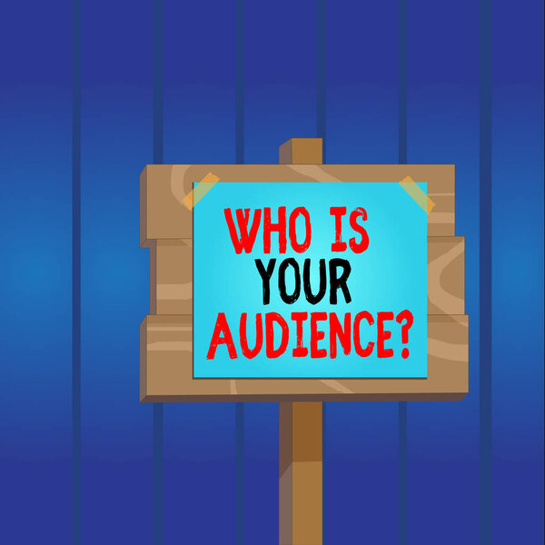 Пишу записку с вопросом о том, кто твоя аудитория. Деловое фото, демонстрирующее, кто смотрит или слушает его Деревянная доска, деревянная палка, бумага, прикрепленная клейкой лентой
.