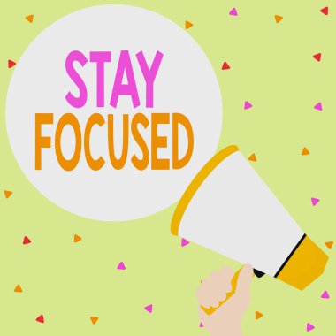 El yazısı metin yazma Stay Odaklanmış. Kavram anlamı Dikkatli Konsantre Öncelik görev kaçının dikkat dağıtıcı kaçının El Holding Loudhailer Boş Yuvarlak Konuşma Metin Balon Duyuru Yeni.