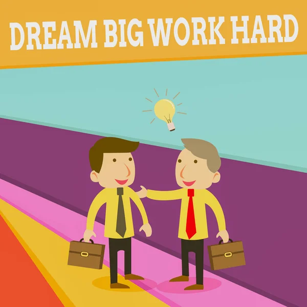 Texto de escritura de palabras Dream Big Work Hard. Concepto de Negocio para Creer en ti mismo y seguir los sueños y metas Dos Empresarios Blancos Colegas con Maletines Compartiendo Idea Solución . —  Fotos de Stock