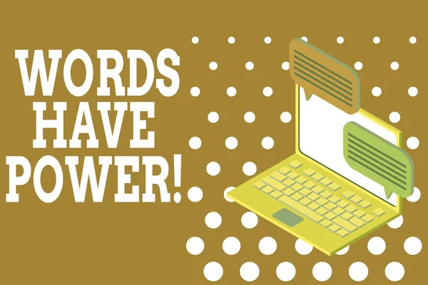 Texto de escritura de palabras Las palabras tienen poder. Concepto de negocio, ya que tiene la capacidad de ayudar a curar o dañar a alguien Ordenador portátil que recibe información de envío de mensajes de texto de conversación inalámbrica a Internet . —  Fotos de Stock