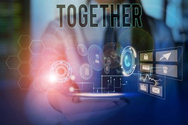 Kavramsal el yazısı Birlikte gösteren. İş fotoğraf metni Yakınlık, sendika veya başka bir gösteri veya şeyler kadın sunum akıllı cihaz sunan iş elbisesi giymek ile.