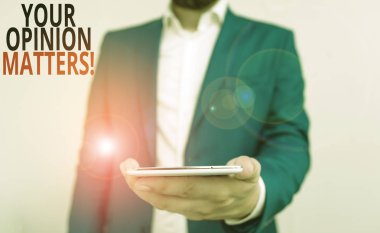 Word yazma metin Your Opinion Matters. Göstermek için Iş konsepti sadece dokunmatik ekranlı cep telefonu tutan adam ile İş kavramı söyledi bir şey ile aynı fikirde değilim.