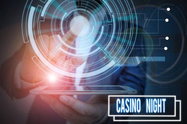 Casino Gecesi'ni gösteren bir metin işareti. Kavramsal fotoğraf olay nerede gerçek bir casino Erkek insan giyim resmi iş elbisesi akıllı cihaz kullanarak sunum sunan oynarken eğlenceli yaşayabilir.