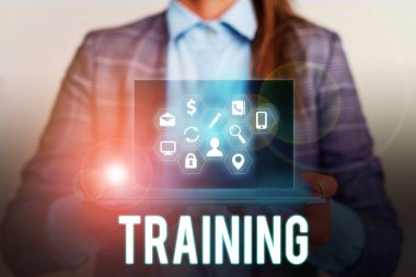 Eğitim gösteren kavramsal el yazısı. Yeni bir iş projesi veya işe başlarken gerçekleşen bir etkinlik vitrine iş fotoğrafı.