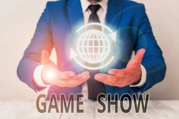 Sinal de texto mostrando Game Show. Foto conceitual Programa na televisão ou rádio com jogadores que ganham prêmios . — Fotografia de Stock