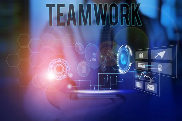 Conceptual hand writing showing Teamwork. Business photo text Group of showing who work together as one and with the same aim Woman wear work suit presenting presentation smart device. — Stock Photo, Image