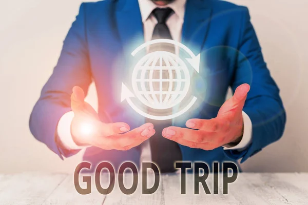 Good Trip'i gösteren bir metin işareti. Kavramsal fotoğraf Bir yolculuk veya yolculuk, tekne, tren, otobüs, ya da herhangi bir araç tarafından işletilen. — Stok fotoğraf