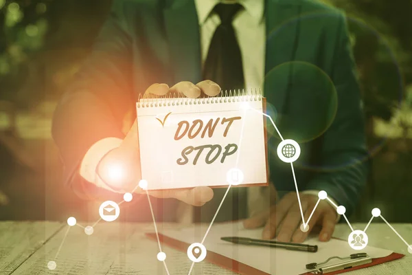 Escrever nota mostrando Don T Stop. Exibindo fotos de negócios Continue o que estava fazendo sem renderizar um atraso . — Fotografia de Stock