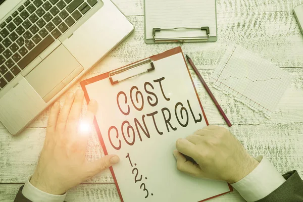 Handschrift Textschreiben Kostenkontrolle. Konzept bedeutet Praxis zur Ermittlung und Verringerung von Geschäftskosten. — Stockfoto