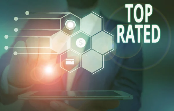 トップ評価を示す概念的な手書き。ビジネス写真を展示 計算に基づく高額の料金や支払い男性は、プレゼンテーションスマートデバイスを提示フォーマルスーツを着用. — ストック写真