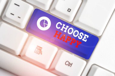 El yazısı metni Mutlu 'yu seç. Kendiniz için gerçek ve kalıcı mutluluk yaratma yeteneği kavramı Beyaz pc klavye beyaz arkaplan anahtar alanı üzerinde boş not kağıdı kopyalama.