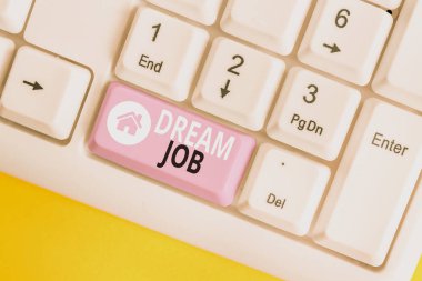 Kelime yazma metin Dream Job. Maaş ile ödenen ve beyaz arka plan tuş kopyalama alanı üzerinde boş not kağıdı ile hapiness Beyaz pc klavye veren bir hareket için İş kavramı.