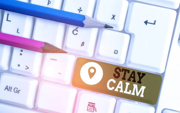Handwriting text Stay Calm. Concept meaning Maintain in a state of motion smoothly even under pressure White pc keyboard with empty note paper above white background key copy space. — Stock Photo, Image