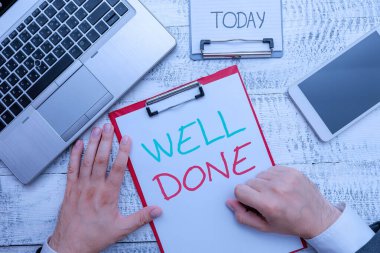 Mesaj işareti aferin diyor. Kavramsal fotoğraf. Becerikli ve verimli bir şekilde doğru ve özenle düzenle..