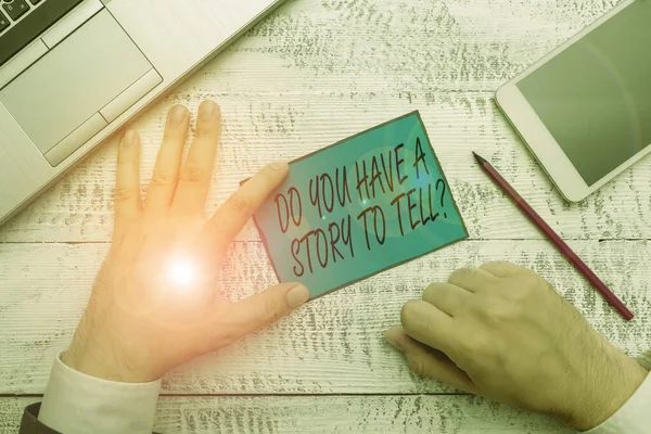 Conceptuele hand schrijven tonen heb je een verhaal te vertellen vraag. Zakelijke foto tekst storytelling Memories Tales ervaringen. — Stockfoto