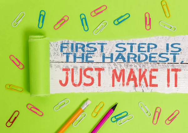 Scrivere a mano concettuale che mostra che il primo passo è il più difficile basta farlo. Business foto testo non rinunciare sul percorso finale . — Foto Stock