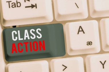 El yazısı Sınıf Eylemi. Kavram, beyaz arkaplan anahtar boşluğunun üzerinde boş not kağıdı bulunan büyük bir grup beyaz pc klavyesi adına hareket eden küçük grup tarafından açılan dava anlamına gelir.