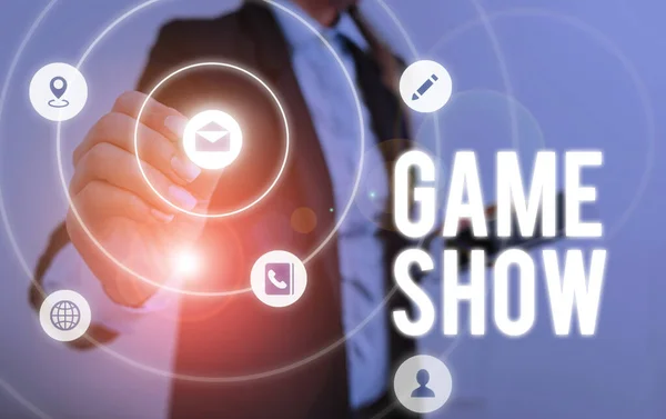 Nota di scrittura che mostra Game Show. Business photo showcase Programma in televisione o radio con i giocatori che vincono premi . — Foto Stock