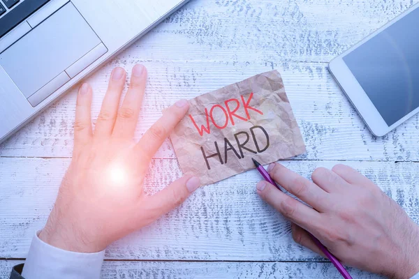 Escrita à mão escrita de texto Trabalho duro. Conceito significado Laboring que coloca esforço em fazer e completar tarefas . — Fotografia de Stock
