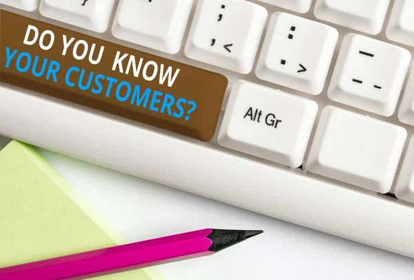 Writing note showing Do You Know Your Customers Question. Business photo showcasing having a great background about clients White pc keyboard with note paper above the white background. — Stock Photo, Image