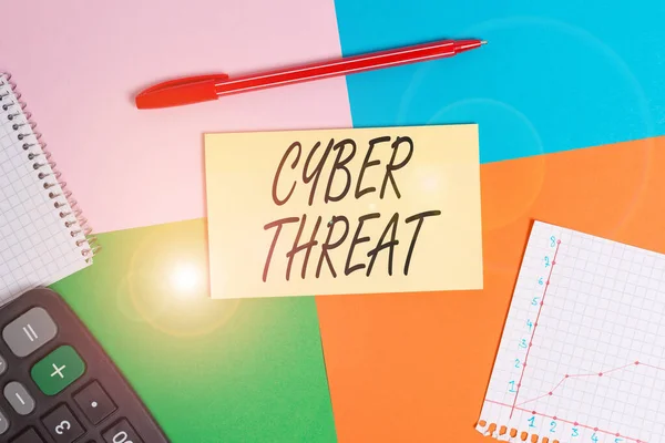 Manuscrito texto Cyber Threat. Conceito significado tem um potencial para causar sérios danos a um sistema de computador Escritório aparelho colorido mesa quadrada estudo fornece adesivo de papel vazio . — Fotografia de Stock