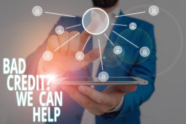 Kelime yazma hatası Kredi Sorusu Yardım Edebiliriz. Yüksek riskli borçları olan Borçlular için iş konsepti Finansal Erkek giyimi akıllı aygıt kullanılarak sunulan resmi iş elbisesi.