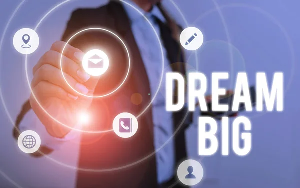 Skriva lapp som visar Dream Big. Företagsfoto visa upp Att tänka på något högt värde som du vill uppnå. — Stockfoto