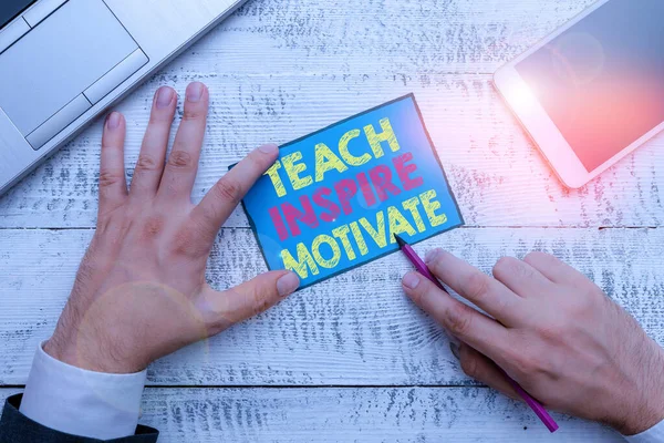 Escribir nota mostrando Teach Inspire Motivate. Foto de negocios mostrando Spark the Imagination to Feel la necesidad de aprender . — Foto de Stock