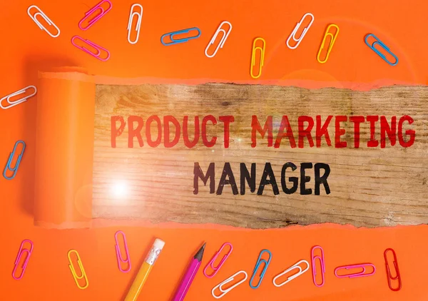 Εννοιολογική γραφή χέρι δείχνει Product Marketing Manager. Business photo text ποιος είναι υπεύθυνος για την τοποθέτηση του σχεδίου πώλησης του προϊόντος. — Φωτογραφία Αρχείου