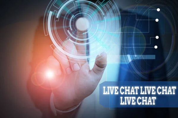 Teksti merkki osoittaa Live Chat live chat. Käsitteellinen valokuva puhuminen ystävien kanssa sukulaiset verkossa Mies ihmisen kuluminen muodollinen työpuku esittäminen älylaitteella . — kuvapankkivalokuva