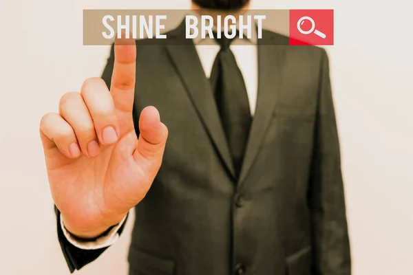 Handstilstext Shine Bright. Begreppet mening göra en insats för att leva normalt i en svår situation. — Stockfoto