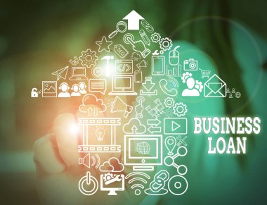 Kelime yazma İş Kredisi. Kredi İpoteği Finansal Yardım İçin İş Konsepti Nakit Gelişmiş Borç Kadını Akıllı aygıt kullanılarak sunum sunumu için resmi iş elbisesi giyer.