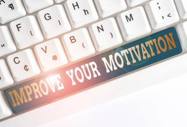 Signo de texto que muestra Mejora tu motivación. Foto conceptual Aumente su auto unidad Mejore los motivos y metas Teclado de PC blanco con papel de nota vacío sobre el espacio de copia de la tecla de fondo blanco . — Foto de Stock