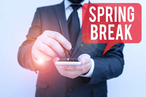 Texte d'écriture de mots Spring Break. Concept d'affaires pour la semaine s est vacances pour les étudiants au printemps typiquement à Pâques . — Photo