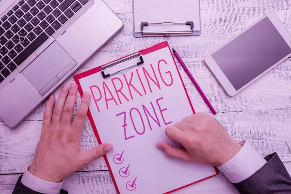 A escrever uma nota a mostrar a Zona de Estacionamento. Foto de negócios mostrando um espaço onde um automóvel pode ser estacionado Permitido para estacionar . — Fotografia de Stock