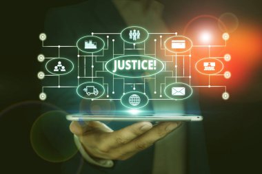 Kelime yazma metin Adalet. Çakışan iddiaların veya atamaların tarafsız bir şekilde ayarlanması için iş konsepti Erkek insan giyim resmi iş elbisesi sunan sunum akıllı cihaz kullanılarak.