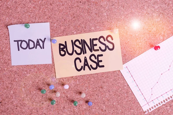 Handschrift tekst schrijven Business Case. Concept betekenis Voorstel Verbintenis Verbale presentatie Nieuwe taak Corkboard kleur formaat papier pin thumbtack tack blad billboard mededelingenbord. — Stockfoto