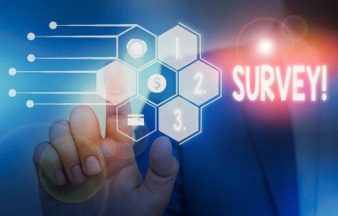 Anket'i gösteren not yazma. Önceden tanımlanmış bir gruptan veri toplamak için kullanılan iş fotoğrafı vitrin araştırma yöntemi Erkek resmi takım elbise sunum akıllı cihaz sunan.