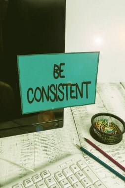 Kavramsal el yazısı tutarlı olduğunu gösteriyor. İş fotoğrafı metni Sabit Firma Değiştirilemez Rapport Not kağıdı klavye durağanlığının yanındaki siyah ekrana bantlandı.