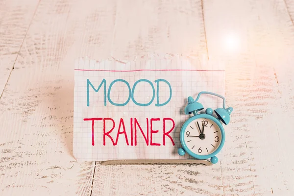 Una lettera che mostra Mood Trainer. Business foto in mostra un dimostrando chi si allena per alleviare i disturbi dell'umore di una manifestazione . — Foto Stock