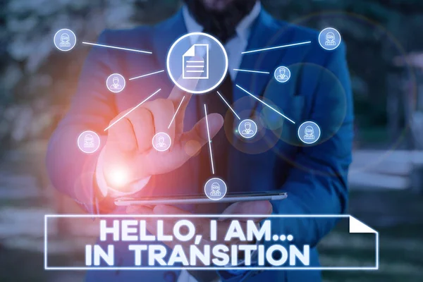 Почерк написания текста Hello I Am In Transition. Концепция означает изменение процесса прогрессирования планирования новых вещей Мужской человек носить официальный рабочий костюм презентация с использованием смарт-устройство . — стоковое фото