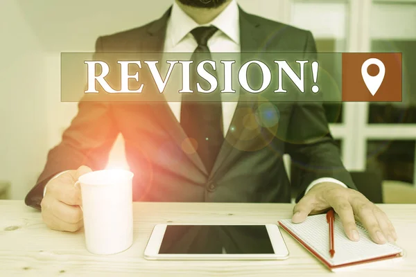 Escrevendo nota mostrando Revisão. Foto de negócios mostrando ação de revisão sobre alguém como auditoria ou contabilidade . — Fotografia de Stock