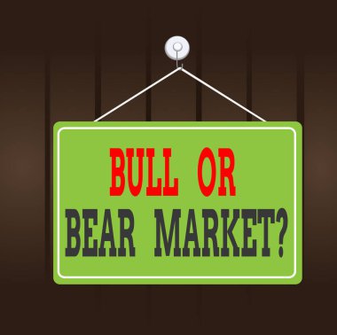 Bull or Bear Market Question 'ı gösteren bir not yazıyorum. İş fotoğrafı gösterimi birine pazarlama metodu hakkında soru soruyor. Anımsatıcı boş pano arka plan dikdörtgeni takılı.