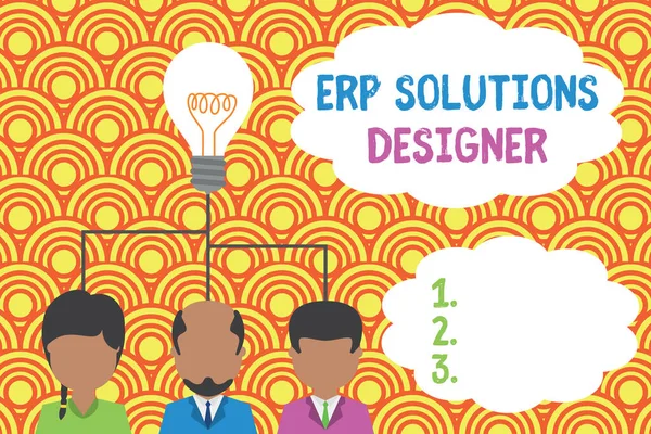 Schrijfnotitie met Erp Solutions Designer. Zakelijke foto presentatie elegante geoptimaliseerde gemoduleerde en herbruikbare mogelijk Groep drie uitvoerende personen delen idee pictogram. Vergadering van het opstartteam. — Stockfoto