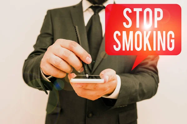 Palavra escrita texto Pare de fumar. Conceito de negócio para o processo de descontinuação ou cessação do tabagismo . — Fotografia de Stock
