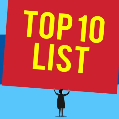 Top 10 Listesini gösteren not yazılıyor. Özel bir listedeki en önemli ve en başarılı 10 şeyi gösteren iş fotoğrafı. Kısa saçlı kadın, elleri boş dikdörtgen tutuyor..
