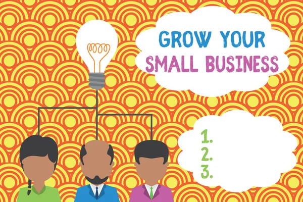 Schrijfbriefje met Grow Your Small Business. Business photo showcasing bedrijf genereert positieve cashflow Earn Group drie uitvoerende personen delen idee pictogram. Vergadering van het opstartteam. — Stockfoto